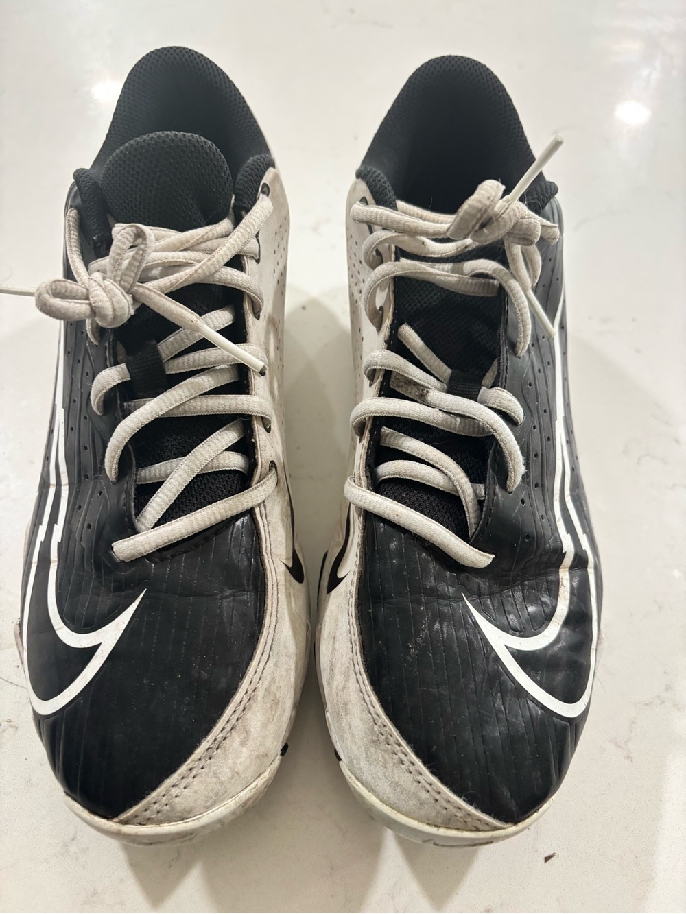 😍Nike Cleats Mens Size 7.5 Black and White